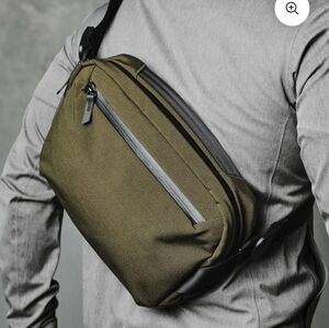 NWT Alpaka Go Sling Bag Purse Murse Travel Tech